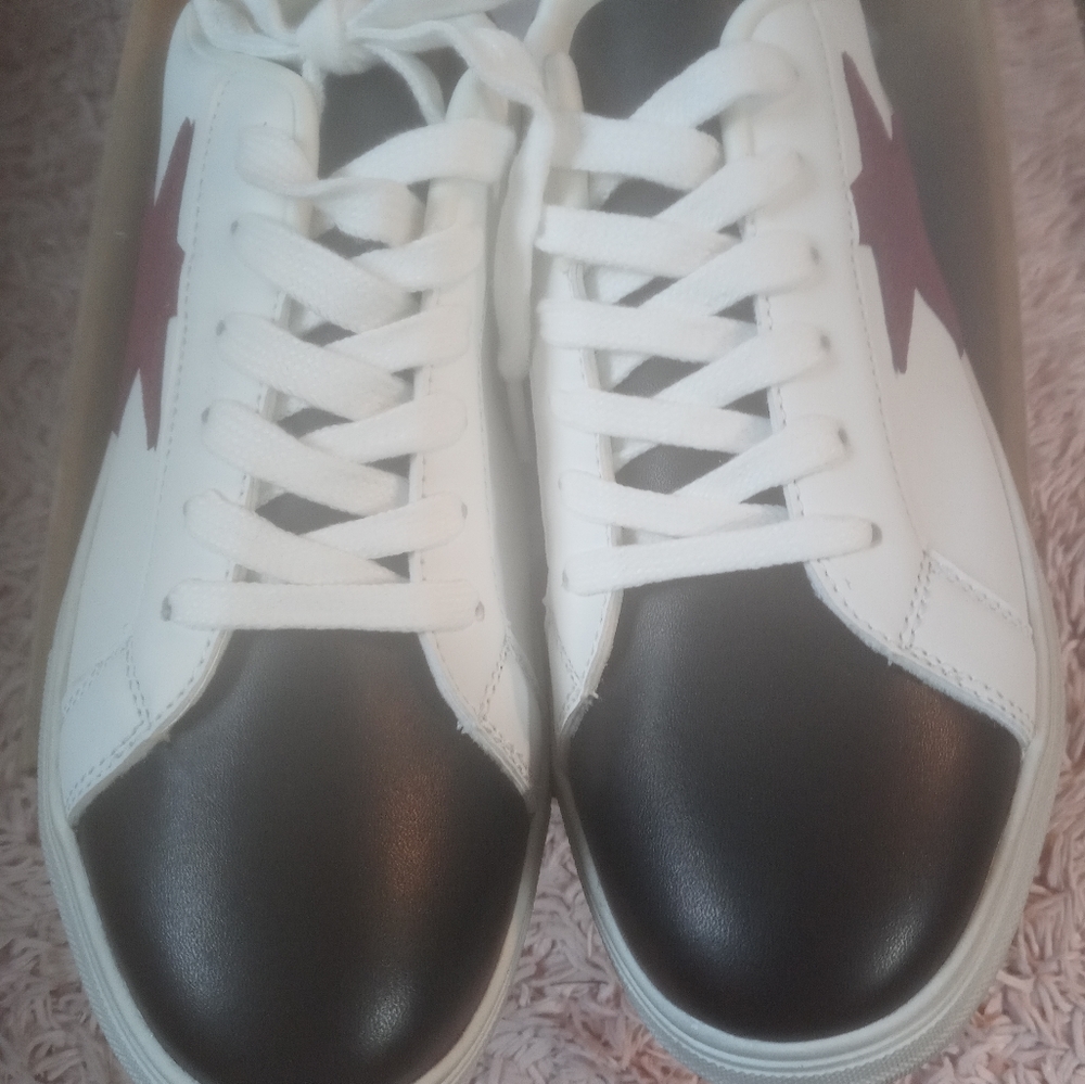 Sneakers - Picture 3 of 7